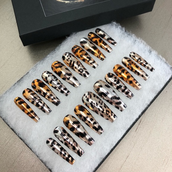 Press on Nails | Fake Nails - Picture 2 of 2